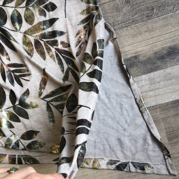 Dantelle Womens Tee Shirt Asymmetrical Metallic Leaves Lightweight Tan Size M - Picture 3 of 6